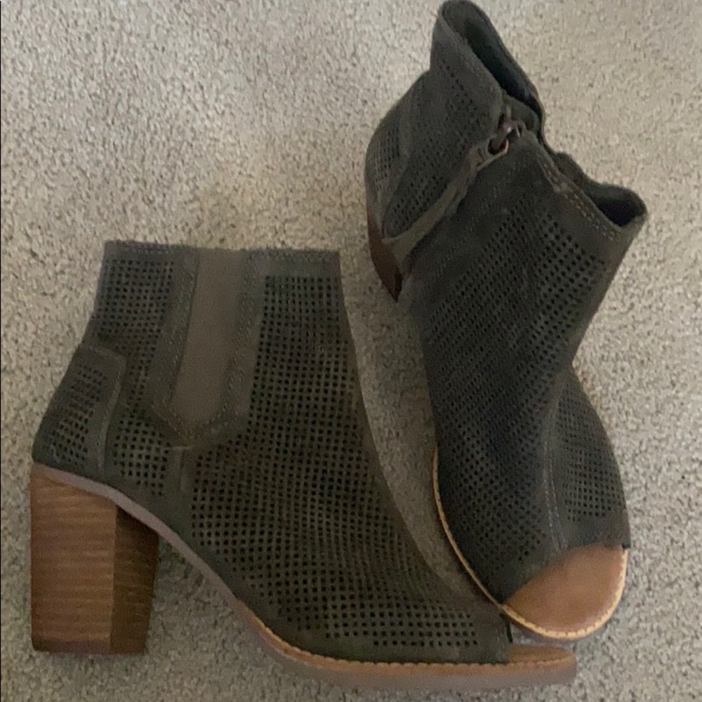 Toms heels